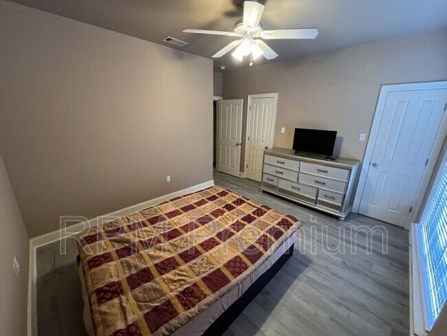 Building Photo - 4000 Mchugh Rd