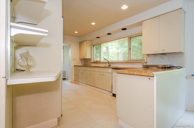 Building Photo - 1 Parkside Dr