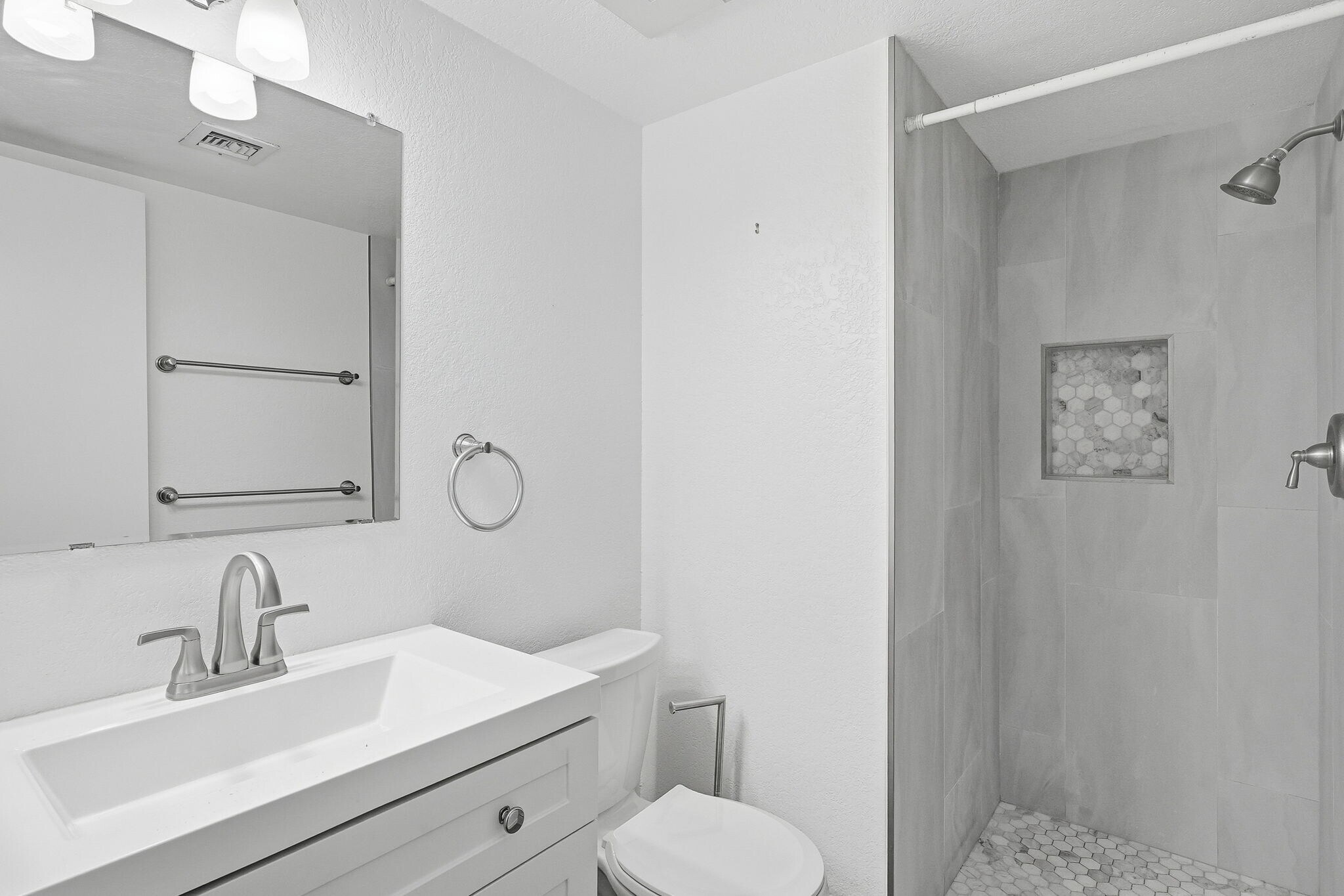 Building Photo - 31 W Pasadena Ave