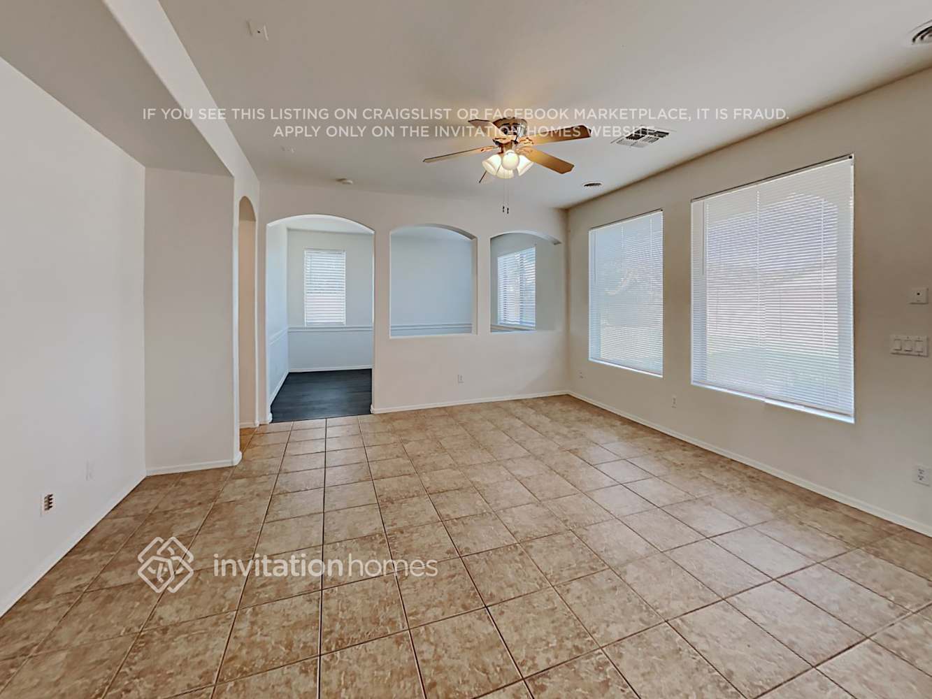 Building Photo - 3722 E Meadowview Dr