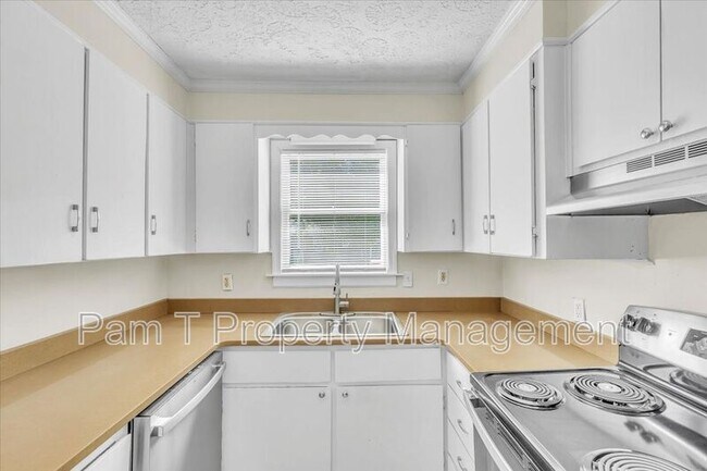 Building Photo - 2310 Lorraine Dr