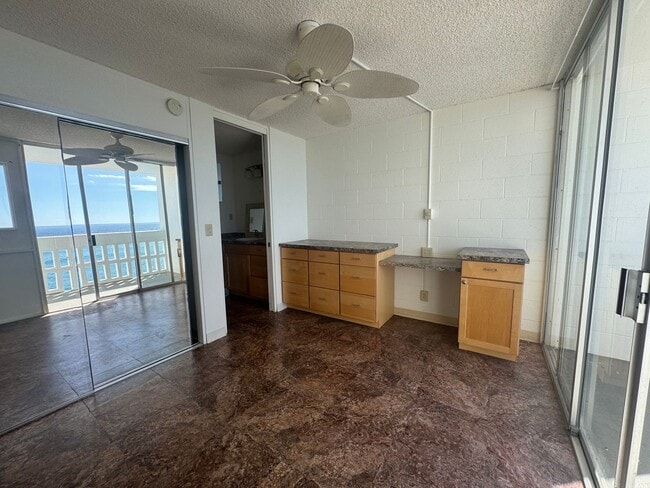 Building Photo - Oceanfront 1 Bedroom, 1 Bath - Makaha Beach Cabanas (Unfurnished)