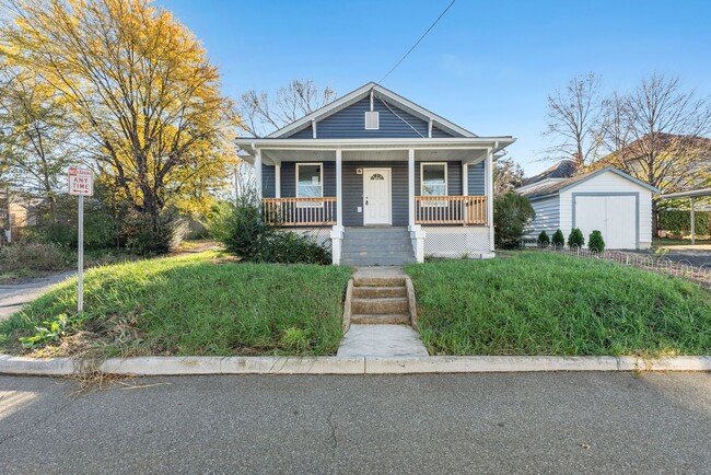 Primary Photo - Newly Renovated 3-Bedroom Home with Modern...