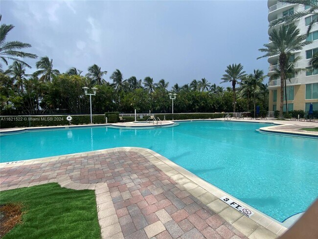 Building Photo - 1745 E Hallandale Beach Blvd