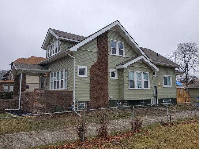 Building Photo - 2914 Hurlbut St