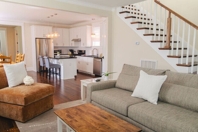 Building Photo - Beautiful 3 bedroom Home for Rent, middle of The Nations with a "4th"/bonus room