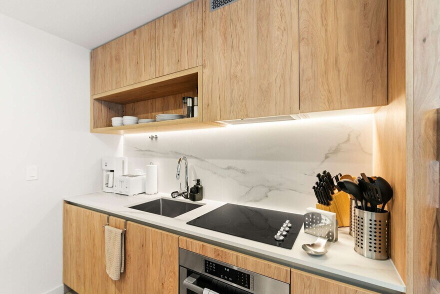 Building Photo - 11 NE 6th St