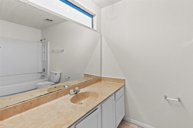 Building Photo - 10025 Spring Pl Dr