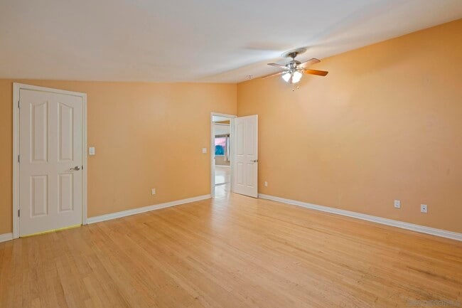 Building Photo - 6430 La Jolla Scenic S Dr