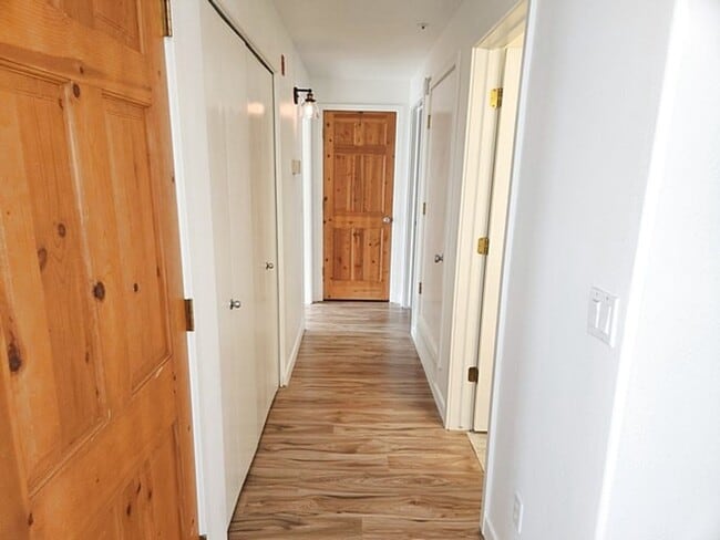Building Photo - Recently Remodeled Pinebrook Condo with 1 ...