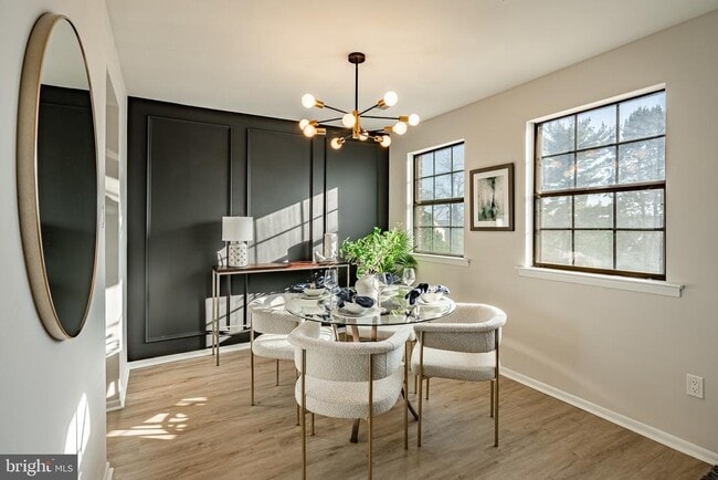 Building Photo - 233 Holly Dr