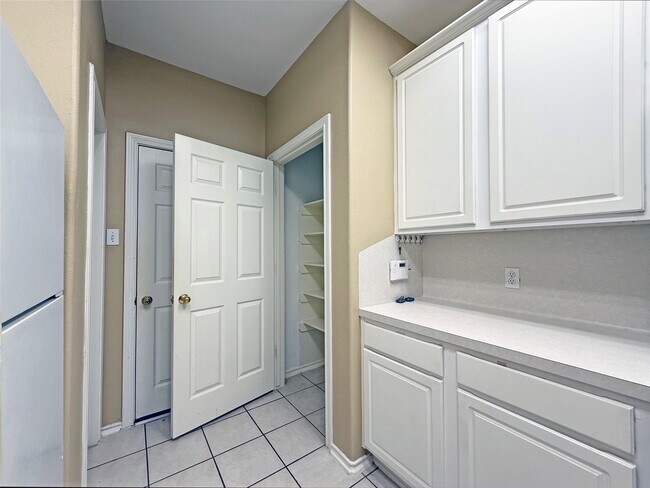 Building Photo - 63 Ledgestone Pl