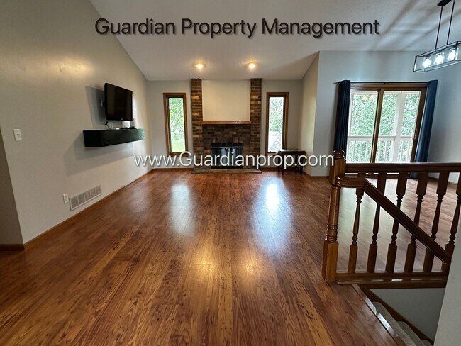 Building Photo - Maple Grove Single Family Home, 2 Car Garage, Dishwasher, Solar, Available Now
