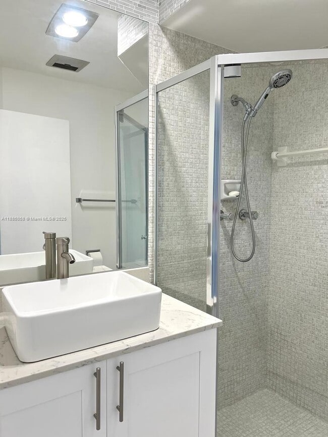 Building Photo - 5051 W Oakland Park Blvd