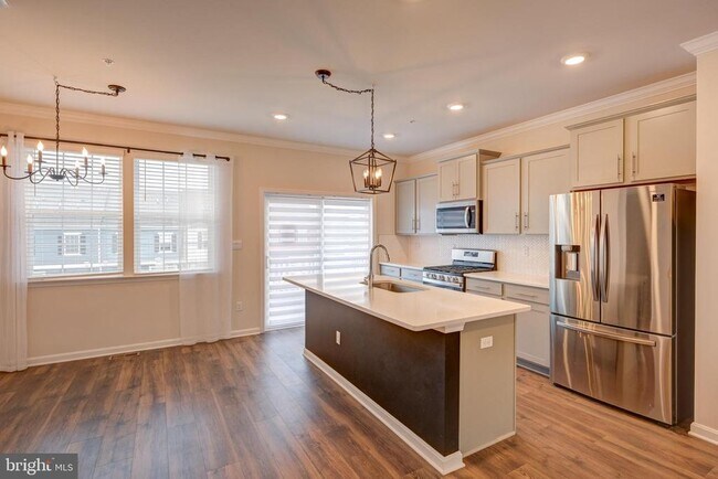 Building Photo - 5059 Silver Oak Dr
