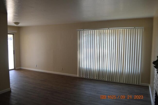 Building Photo - 768 Julian St