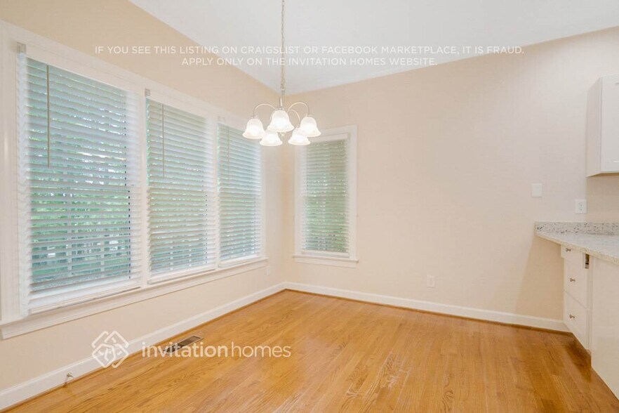 Building Photo - 405 Broadmoor Way