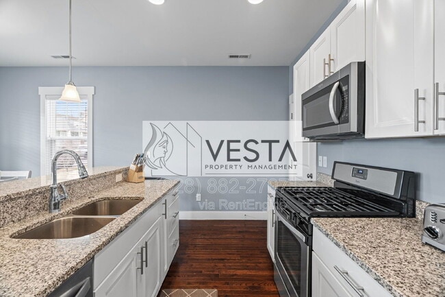 Building Photo - 16 Hyde Park Pl