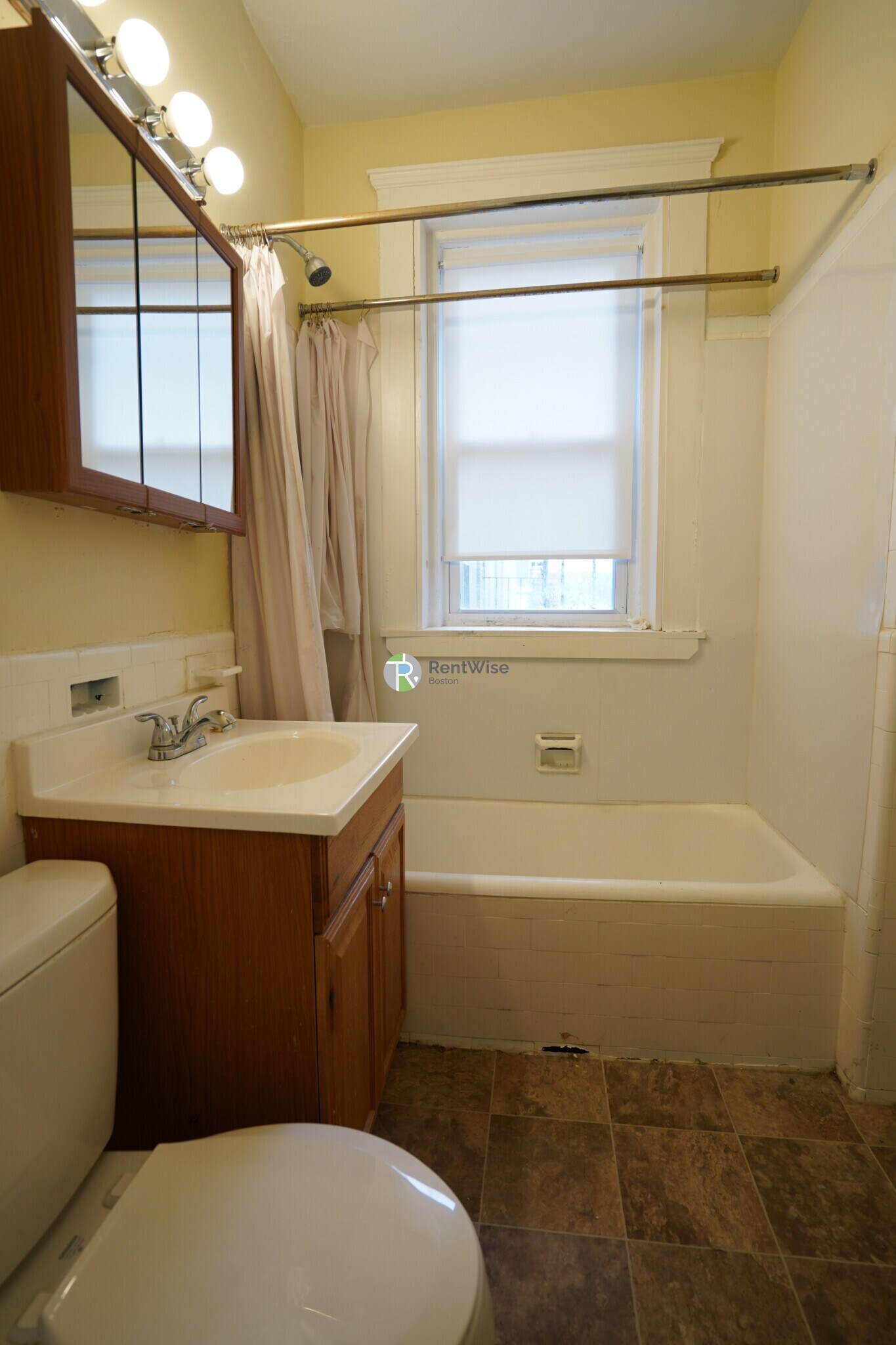 Building Photo - 51 Linden St