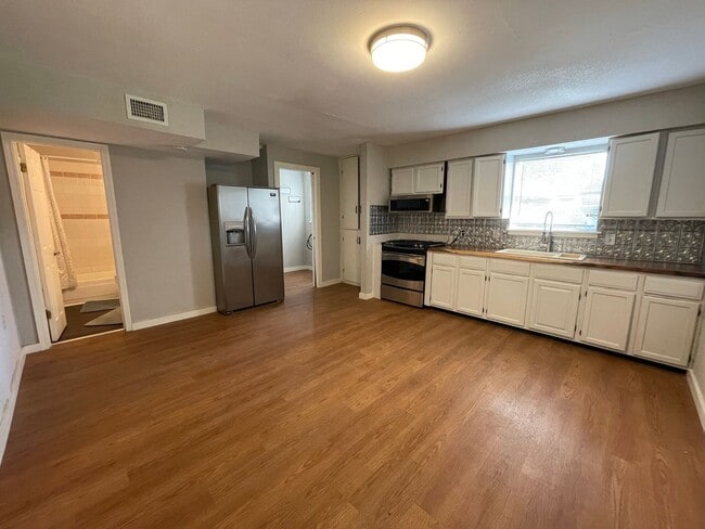 Building Photo - Rental Home Available!