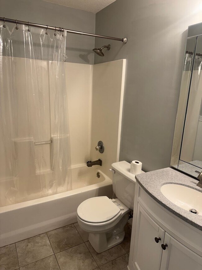 Building Photo - Knoxville 37918 - Beautiful 3 bedroom, 2 bath home in the heart of Powell - Contact Lisa Vineyard...