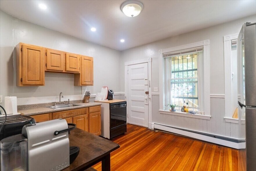 Building Photo - 862 Huntington Ave