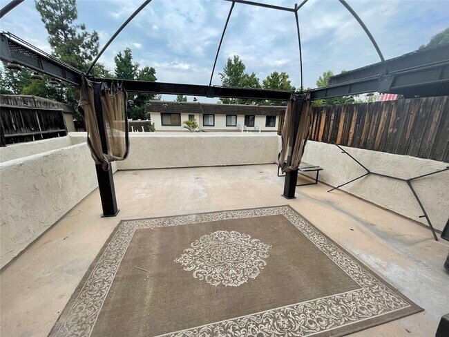 Building Photo - 765 Knollwood Ln