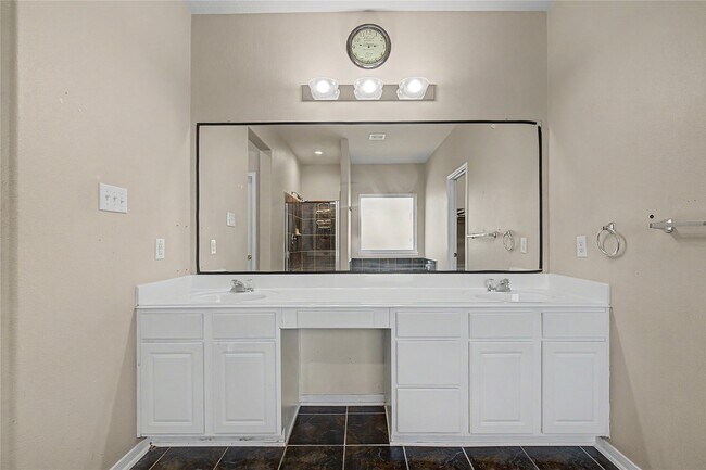 Building Photo - 9947 Valance Way