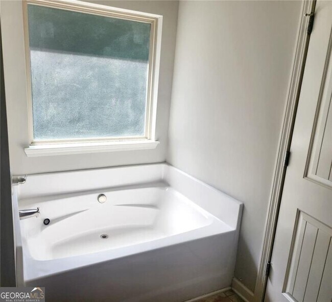 Building Photo - 270 Kestrel Cir