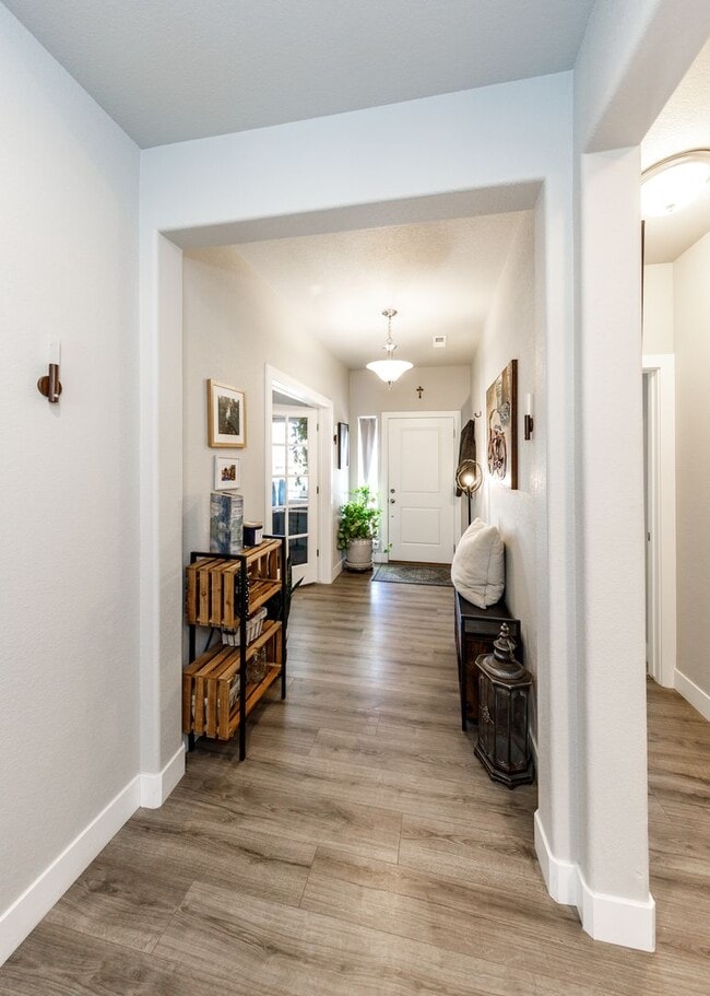 Building Photo - Luxury Ranch-Style Home for Rent | Wolf Ranch | D20 Schools | Pikes Peak Views