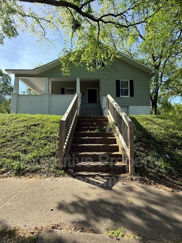 Building Photo - 1545 29th St