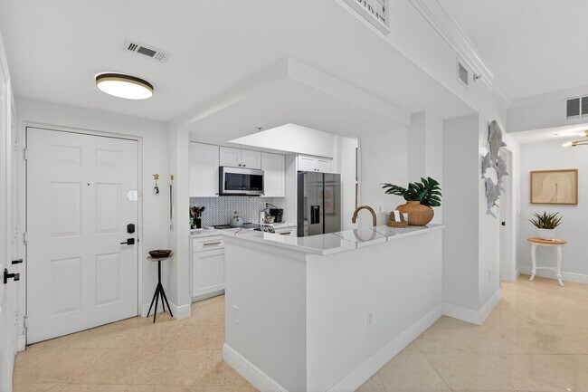 Building Photo - 675 NW Flagler Ave