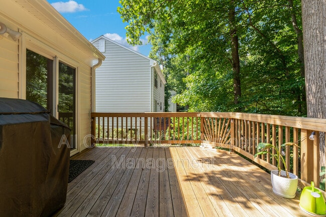 Building Photo - 12112 Amblewood Dr