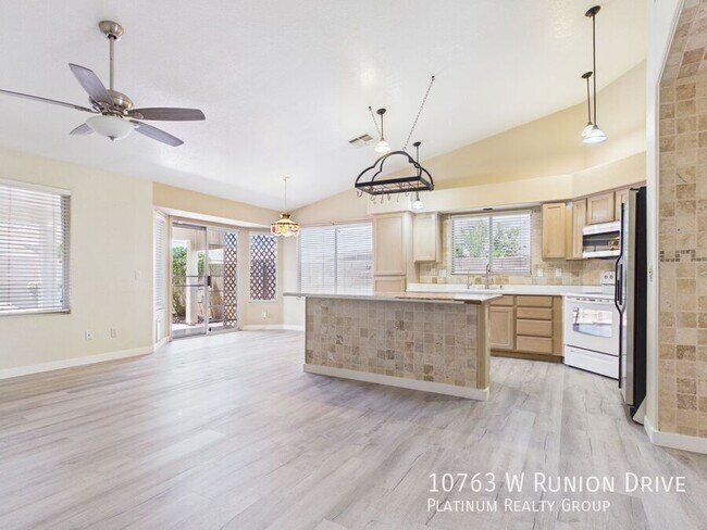 Building Photo - 10763 W Runion Dr