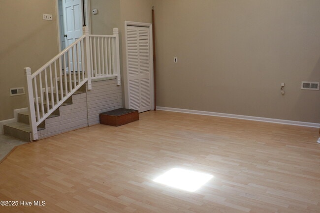 Building Photo - 207 Gemini Ct