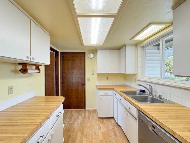 Building Photo - Dungeness Area Home for Lease