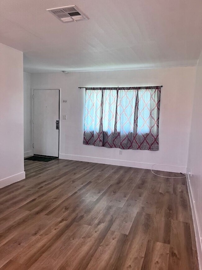 Building Photo - Recently Remodeled San Bernardino Home