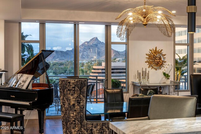 Primary Photo - 2211 E Camelback Rd