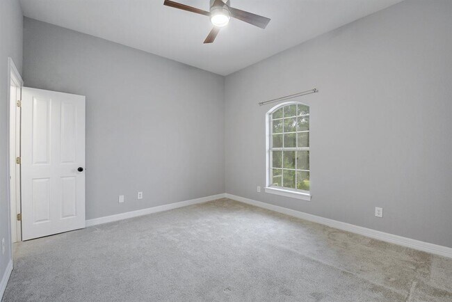 Building Photo - 40 Lovegrass Ln