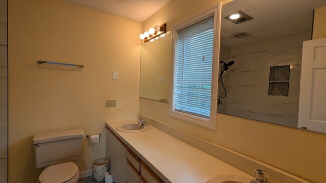 Building Photo - 11 Songbird Ln