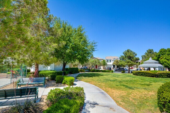 Building Photo - 2 Story 2 Bedroom Gated Community Amazing Location