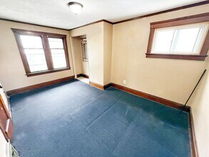 Building Photo - 3 BED 1 BATH BEAUTIFUL SINGLE FAMILY HOME ...