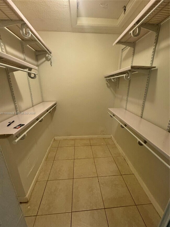 Building Photo - 2220 SW 46th Ct