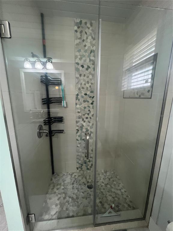 Building Photo - 681 Verona St