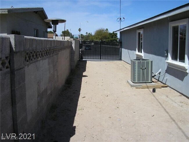 Building Photo - 4793 E Harmon Ave
