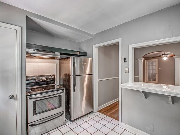 Building Photo - 373 S Fenwick Rd