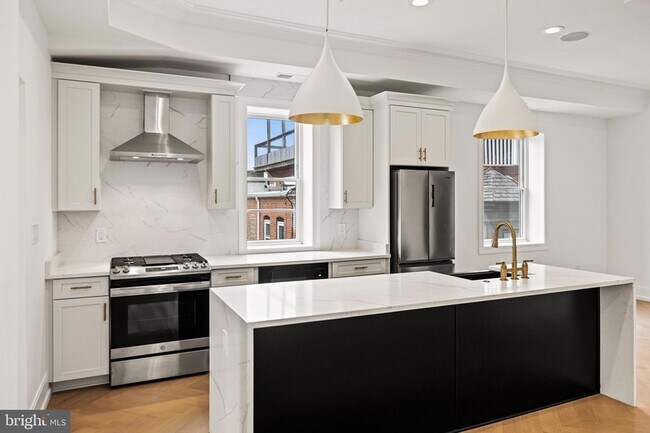 Building Photo - 1709 21st St NW