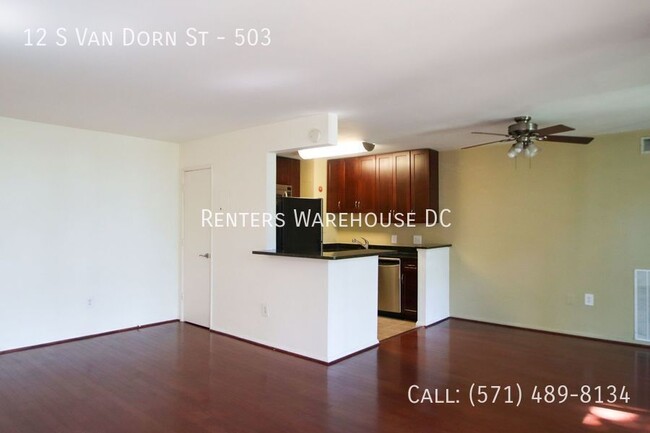 Building Photo - Light-filled 1Bd/1Bth in West End Condos i...