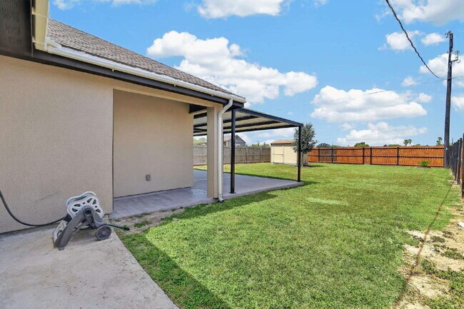 Building Photo - "Charming 3-Bedroom Oasis in Alamo, TX with 2 Full Baths – Your Cozy Retreat Awaits!"
