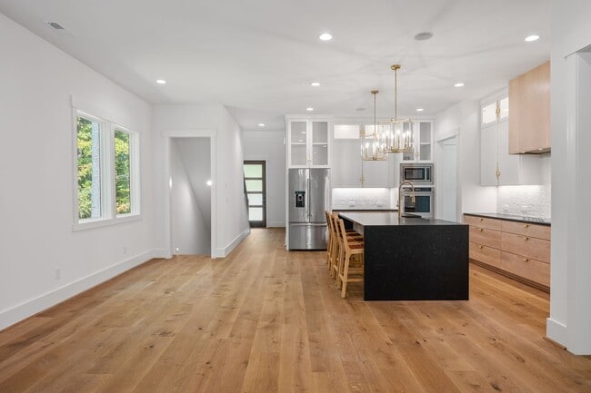 Building Photo - Modern 5-bedroom, 5-bathroom home in Durham